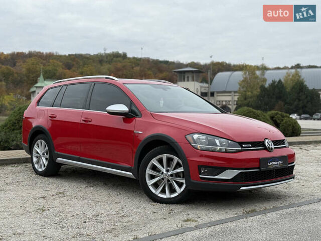 Красный Фольксваген Golf Alltrack, объемом двигателя 1.8 л и пробегом 45 тыс. км за 16300 $, фото 1 на Automoto.ua