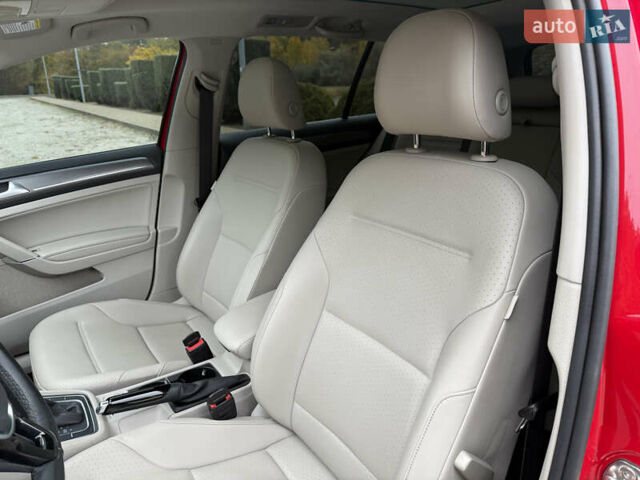 Красный Фольксваген Golf Alltrack, объемом двигателя 1.8 л и пробегом 45 тыс. км за 16300 $, фото 18 на Automoto.ua