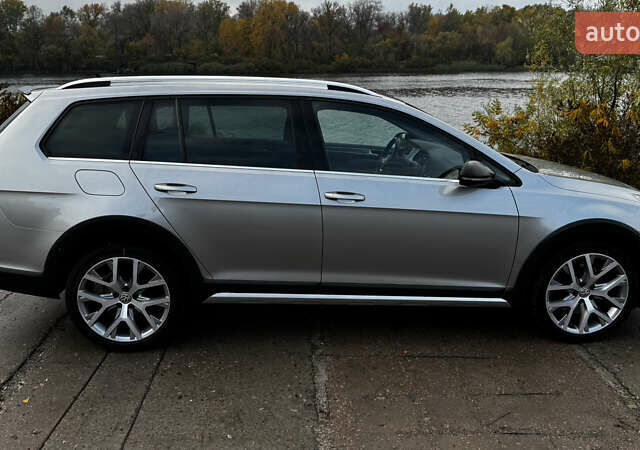 Серый Фольксваген Golf Alltrack, объемом двигателя 1.97 л и пробегом 263 тыс. км за 15555 $, фото 3 на Automoto.ua