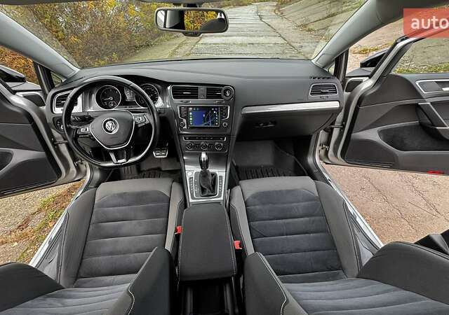 Серый Фольксваген Golf Alltrack, объемом двигателя 1.97 л и пробегом 263 тыс. км за 15555 $, фото 13 на Automoto.ua