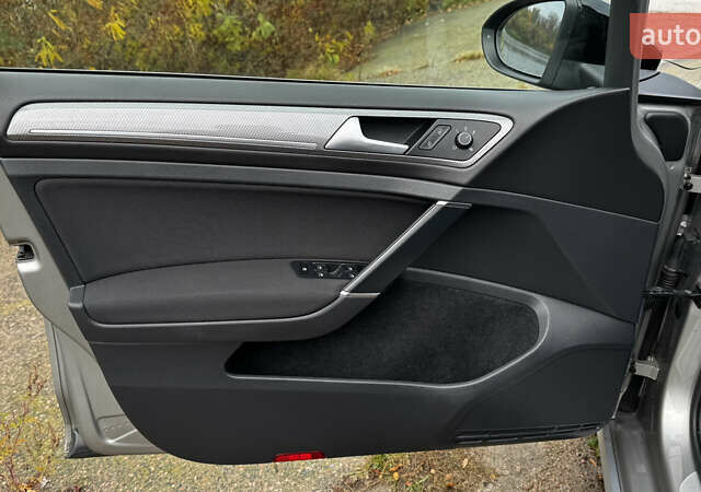 Серый Фольксваген Golf Alltrack, объемом двигателя 1.97 л и пробегом 263 тыс. км за 15555 $, фото 18 на Automoto.ua