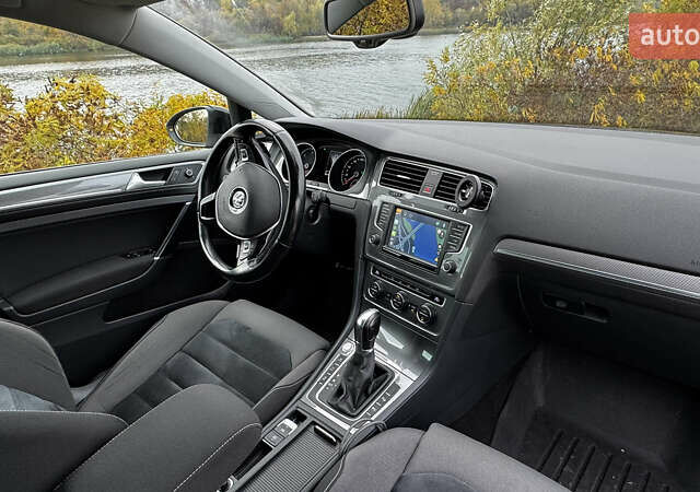Серый Фольксваген Golf Alltrack, объемом двигателя 1.97 л и пробегом 263 тыс. км за 15555 $, фото 28 на Automoto.ua