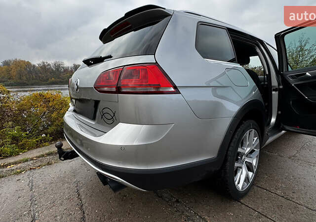Серый Фольксваген Golf Alltrack, объемом двигателя 1.97 л и пробегом 263 тыс. км за 15555 $, фото 11 на Automoto.ua