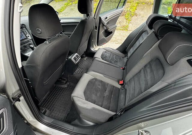 Серый Фольксваген Golf Alltrack, объемом двигателя 1.97 л и пробегом 263 тыс. км за 15555 $, фото 12 на Automoto.ua