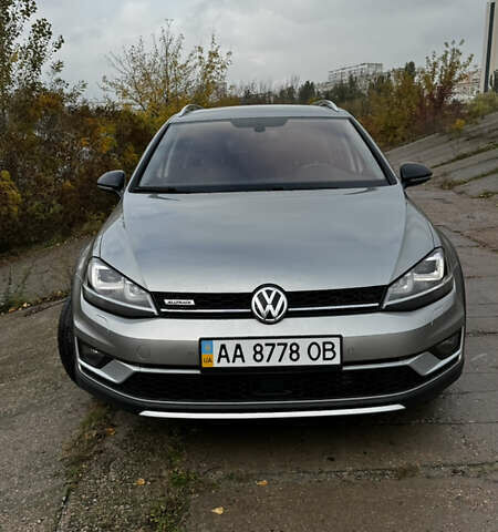 Серый Фольксваген Golf Alltrack, объемом двигателя 1.97 л и пробегом 263 тыс. км за 15555 $, фото 4 на Automoto.ua