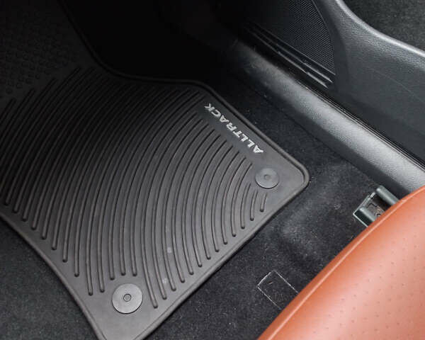 Серый Фольксваген Golf Alltrack, объемом двигателя 1.8 л и пробегом 101 тыс. км за 14500 $, фото 10 на Automoto.ua