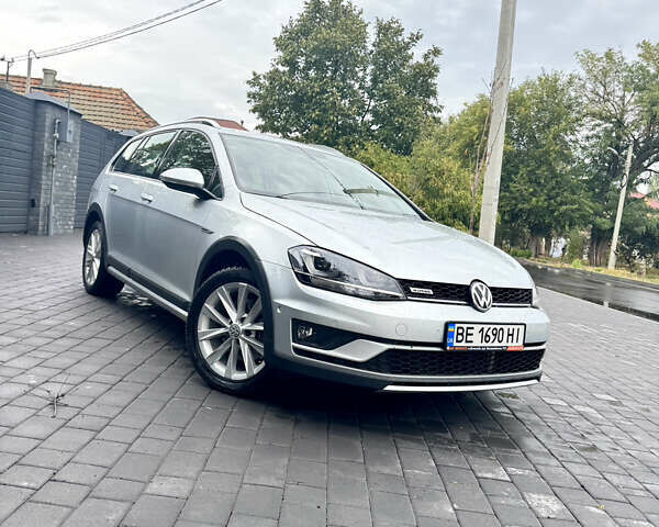 Серый Фольксваген Golf Alltrack, объемом двигателя 1.8 л и пробегом 128 тыс. км за 14200 $, фото 1 на Automoto.ua