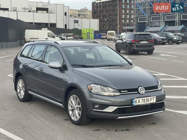 Серый Фольксваген Golf Alltrack, объемом двигателя 1.8 л и пробегом 116 тыс. км за 16550 $, фото 1 на Automoto.ua