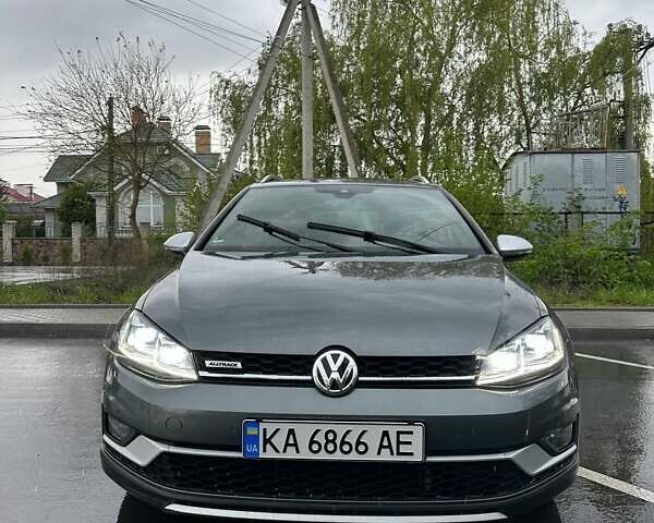 Серый Фольксваген Golf Alltrack, объемом двигателя 2 л и пробегом 254 тыс. км за 19500 $, фото 4 на Automoto.ua