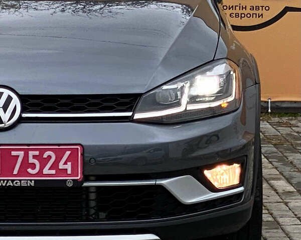 Серый Фольксваген Golf Alltrack, объемом двигателя 1.8 л и пробегом 72 тыс. км за 16200 $, фото 3 на Automoto.ua
