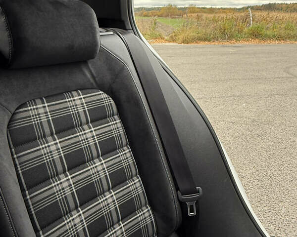 Белый Фольксваген Golf GTD, объемом двигателя 2 л и пробегом 218 тыс. км за 14550 $, фото 12 на Automoto.ua