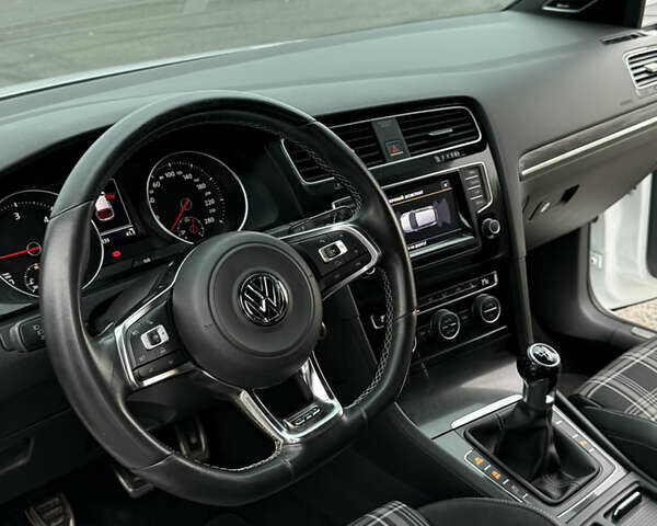 Белый Фольксваген Golf GTD, объемом двигателя 2 л и пробегом 218 тыс. км за 14550 $, фото 9 на Automoto.ua