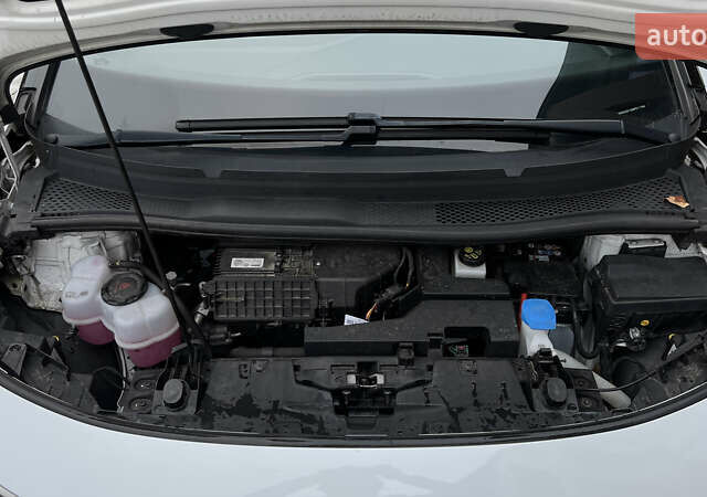 Белый Фольксваген ID.3, объемом двигателя 0 л и пробегом 127 тыс. км за 17499 $, фото 162 на Automoto.ua