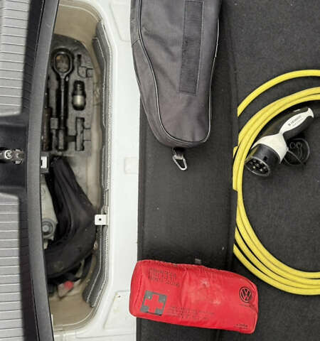 Белый Фольксваген ID.3, объемом двигателя 0 л и пробегом 160 тыс. км за 15800 $, фото 27 на Automoto.ua