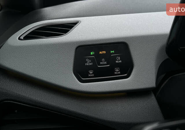 Белый Фольксваген ID.3, объемом двигателя 0 л и пробегом 127 тыс. км за 17499 $, фото 108 на Automoto.ua