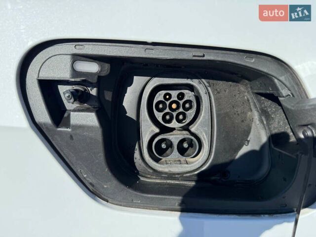 Белый Фольксваген ID.3, объемом двигателя 0 л и пробегом 201 тыс. км за 13400 $, фото 13 на Automoto.ua