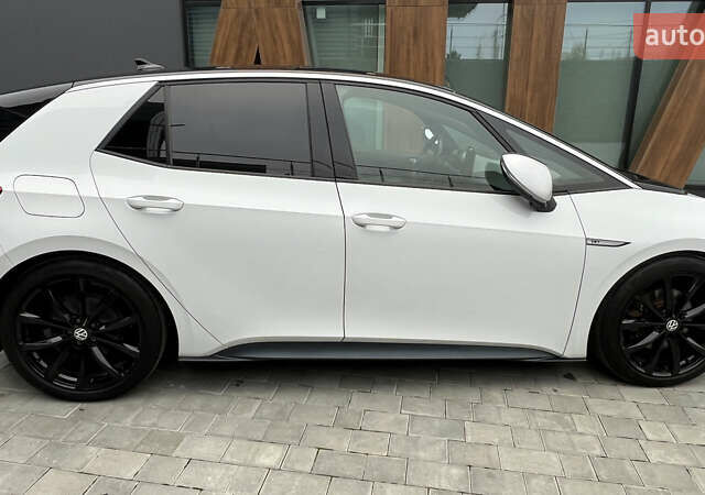 Белый Фольксваген ID.3, объемом двигателя 0 л и пробегом 127 тыс. км за 17499 $, фото 14 на Automoto.ua