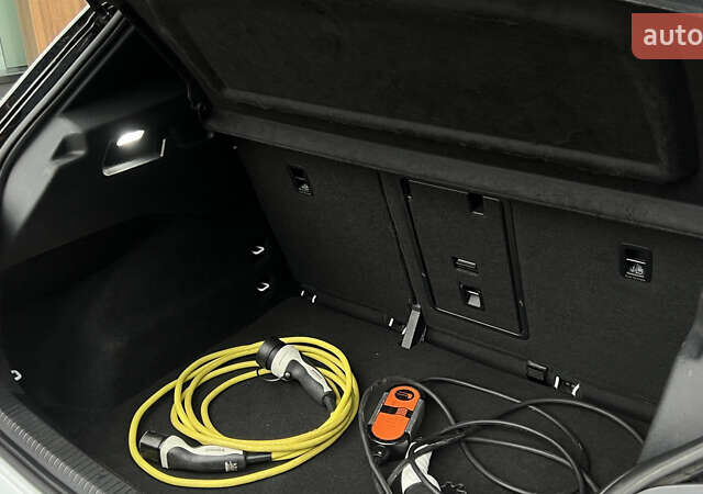 Белый Фольксваген ID.3, объемом двигателя 0 л и пробегом 127 тыс. км за 17499 $, фото 67 на Automoto.ua