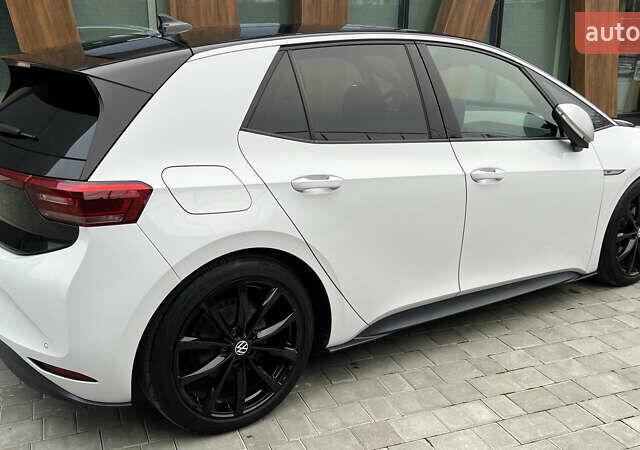 Белый Фольксваген ID.3, объемом двигателя 0 л и пробегом 127 тыс. км за 17499 $, фото 4 на Automoto.ua