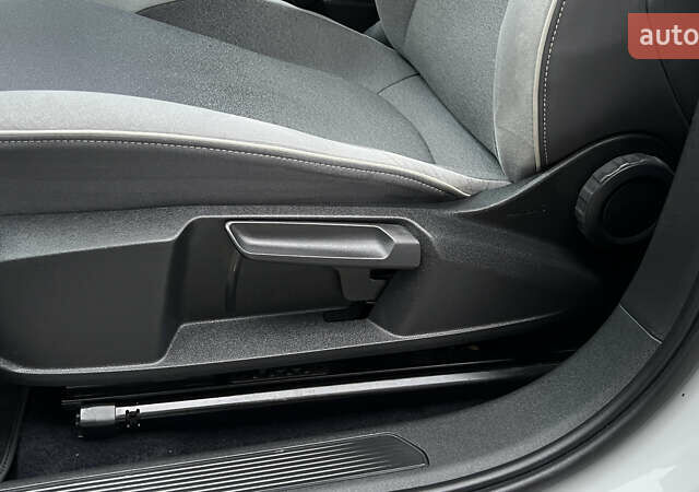 Белый Фольксваген ID.3, объемом двигателя 0 л и пробегом 127 тыс. км за 17499 $, фото 107 на Automoto.ua