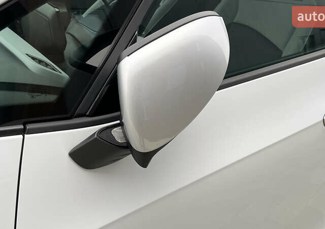 Белый Фольксваген ID.3, объемом двигателя 0 л и пробегом 127 тыс. км за 17499 $, фото 41 на Automoto.ua