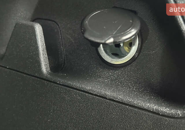 Белый Фольксваген ID.3, объемом двигателя 0 л и пробегом 127 тыс. км за 17499 $, фото 69 на Automoto.ua