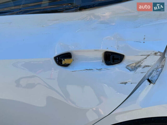 Белый Фольксваген ID.3, объемом двигателя 0 л и пробегом 201 тыс. км за 13400 $, фото 8 на Automoto.ua