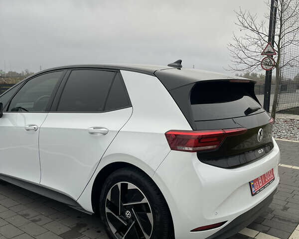 Белый Фольксваген ID.3, объемом двигателя 0 л и пробегом 98 тыс. км за 15899 $, фото 4 на Automoto.ua