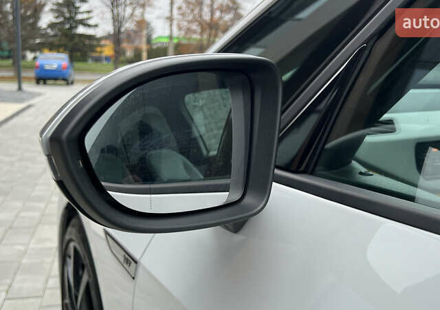 Белый Фольксваген ID.3, объемом двигателя 0 л и пробегом 127 тыс. км за 17499 $, фото 99 на Automoto.ua