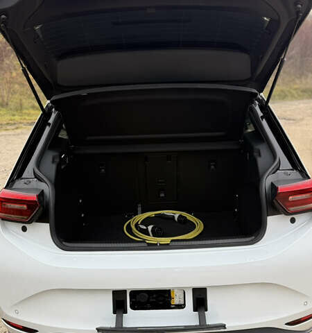 Белый Фольксваген ID.3, объемом двигателя 0 л и пробегом 160 тыс. км за 15800 $, фото 22 на Automoto.ua