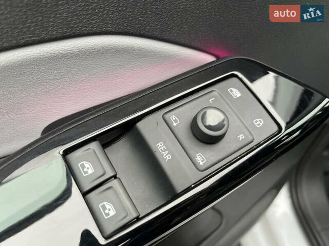 Білий Фольксваген ID.3, об'ємом двигуна 0 л та пробігом 85 тис. км за 17999 $, фото 12 на Automoto.ua