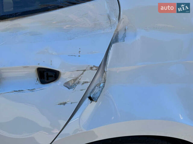 Белый Фольксваген ID.3, объемом двигателя 0 л и пробегом 201 тыс. км за 13400 $, фото 7 на Automoto.ua