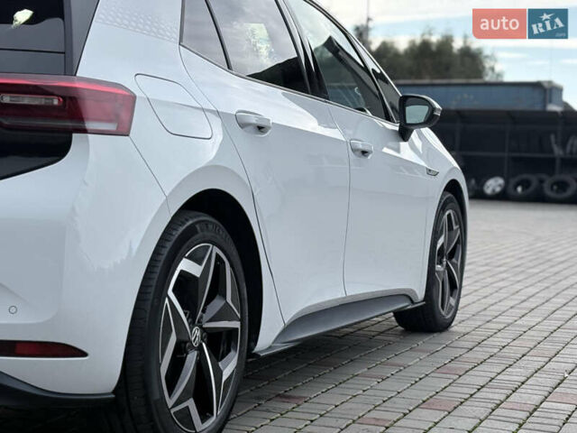 Фольксваген ID.3 2020 в Луцке на Automoto.ua Белый Фольксваген ID.3, объемом двигателя 0 л и пробегом 148 тыс. км за 17500 $, фото 8 на Automoto.ua