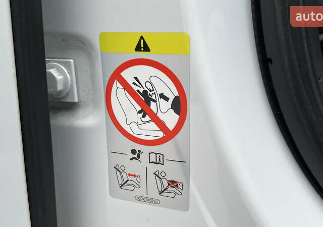 Белый Фольксваген ID.3, объемом двигателя 0 л и пробегом 127 тыс. км за 17499 $, фото 95 на Automoto.ua