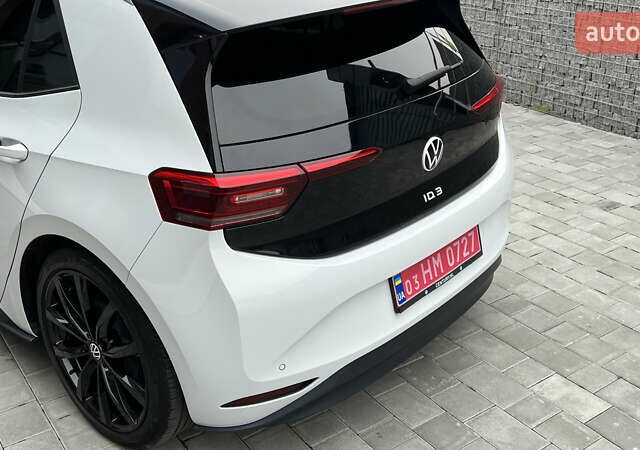 Белый Фольксваген ID.3, объемом двигателя 0 л и пробегом 127 тыс. км за 17499 $, фото 51 на Automoto.ua