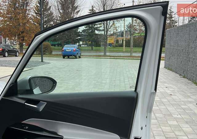 Белый Фольксваген ID.3, объемом двигателя 0 л и пробегом 127 тыс. км за 17499 $, фото 87 на Automoto.ua