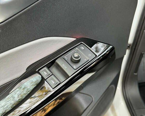 Белый Фольксваген ID.3, объемом двигателя 0 л и пробегом 164 тыс. км за 16500 $, фото 10 на Automoto.ua