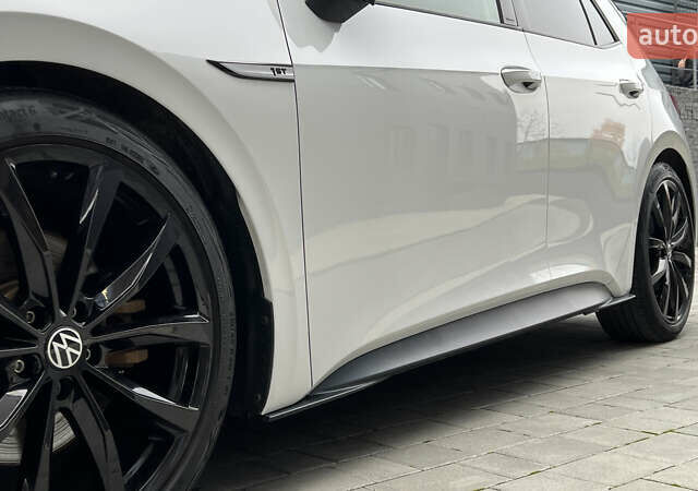 Белый Фольксваген ID.3, объемом двигателя 0 л и пробегом 127 тыс. км за 17499 $, фото 36 на Automoto.ua