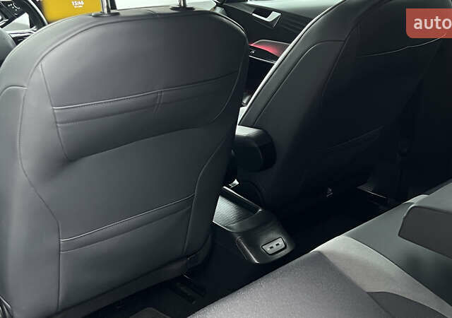 Белый Фольксваген ID.3, объемом двигателя 0 л и пробегом 127 тыс. км за 17499 $, фото 76 на Automoto.ua