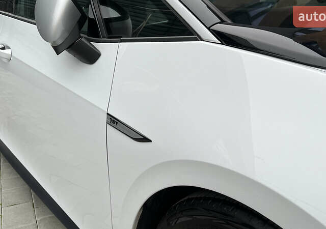 Белый Фольксваген ID.3, объемом двигателя 0 л и пробегом 127 тыс. км за 17499 $, фото 47 на Automoto.ua