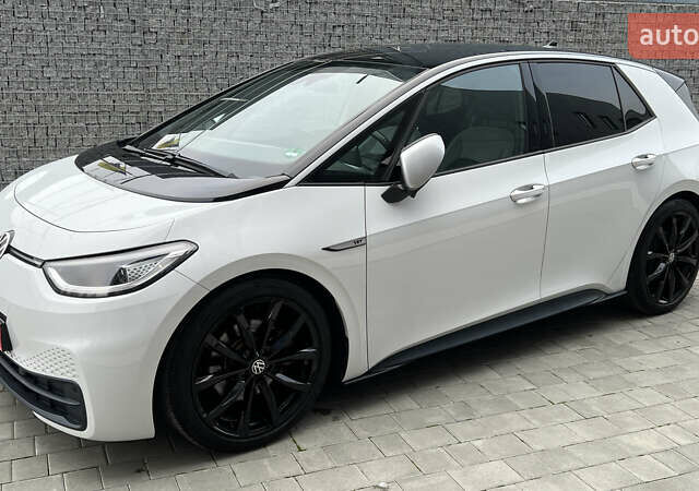 Белый Фольксваген ID.3, объемом двигателя 0 л и пробегом 127 тыс. км за 17499 $, фото 9 на Automoto.ua