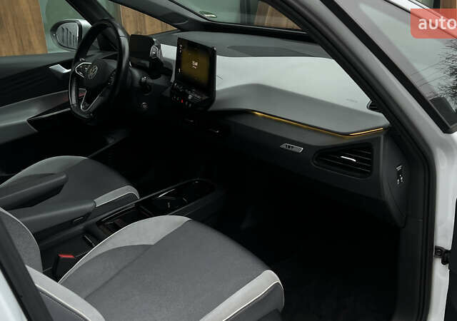 Белый Фольксваген ID.3, объемом двигателя 0 л и пробегом 127 тыс. км за 17499 $, фото 89 на Automoto.ua