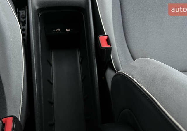 Белый Фольксваген ID.3, объемом двигателя 0 л и пробегом 127 тыс. км за 17499 $, фото 126 на Automoto.ua