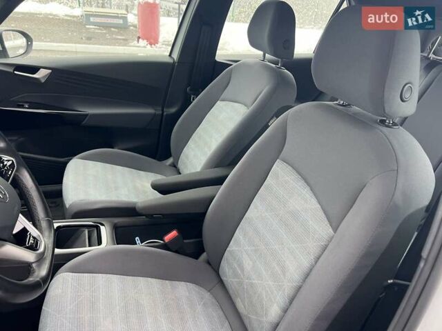 Белый Фольксваген ID.3, объемом двигателя 0 л и пробегом 86 тыс. км за 15499 $, фото 25 на Automoto.ua