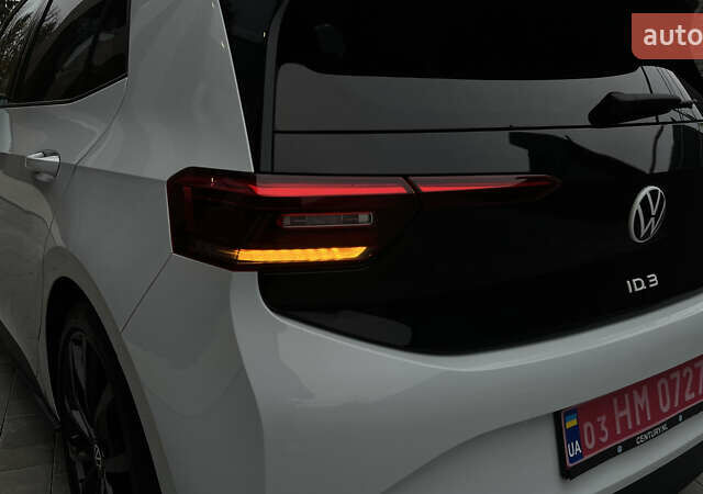 Белый Фольксваген ID.3, объемом двигателя 0 л и пробегом 127 тыс. км за 17499 $, фото 59 на Automoto.ua