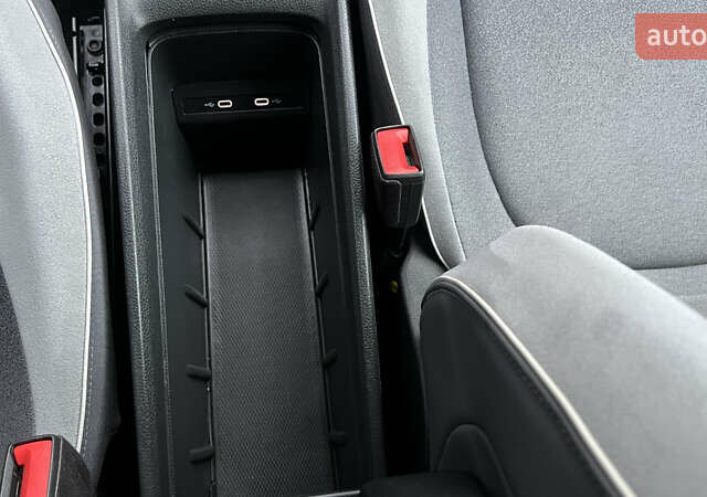 Белый Фольксваген ID.3, объемом двигателя 0 л и пробегом 127 тыс. км за 17499 $, фото 125 на Automoto.ua