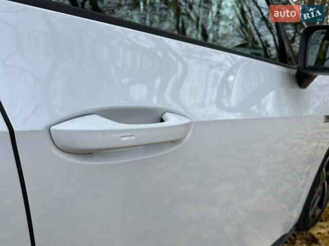 Белый Фольксваген ID.3, объемом двигателя 0 л и пробегом 164 тыс. км за 16500 $, фото 9 на Automoto.ua