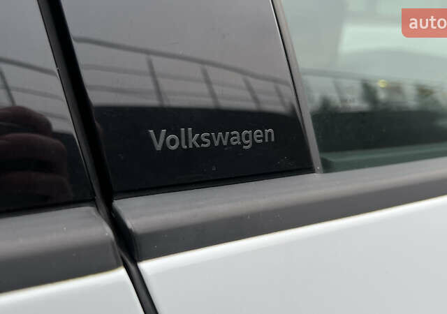 Белый Фольксваген ID.3, объемом двигателя 0 л и пробегом 127 тыс. км за 17499 $, фото 84 на Automoto.ua