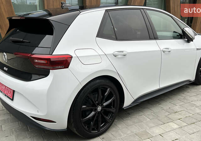 Белый Фольксваген ID.3, объемом двигателя 0 л и пробегом 127 тыс. км за 17499 $, фото 15 на Automoto.ua