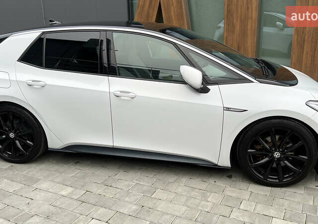Белый Фольксваген ID.3, объемом двигателя 0 л и пробегом 127 тыс. км за 17499 $, фото 3 на Automoto.ua
